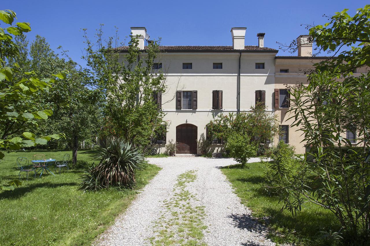 Corte Mainolda Castellucchio Esterno foto